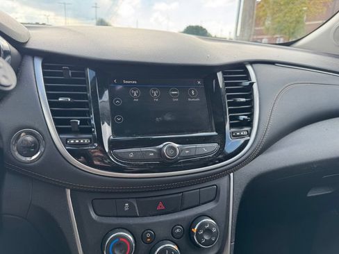 Used 2018 Chevrolet Trax LT w/ LT Convenience Package FWD image 16