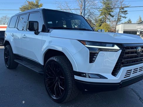 Used 2025 Lexus GX 550 w/ Accessory Package (Z1) image 6