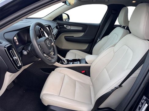 Certified 2024 Volvo XC40 B5 Plus w/ Climate Package image 9