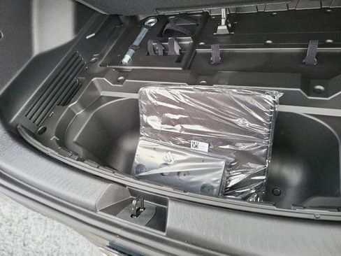 New 2025 Chevrolet Equinox EV RS image 13