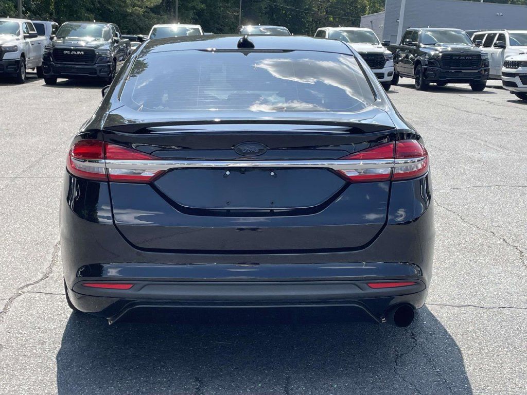 Used 2018 Ford Fusion SE w/ Equipment Group 201A FWD image 7