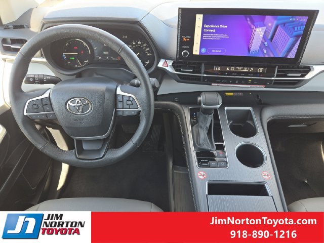 Used 2026 Toyota Sienna XLE FWD image 28