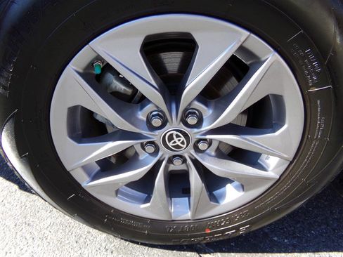 Used 2022 Toyota Sienna XLE image 29