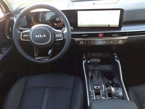New 2025 Kia Sorento S image 4