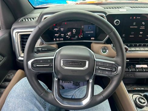 Used 2024 GMC Canyon Denali AWD/4WD image 12