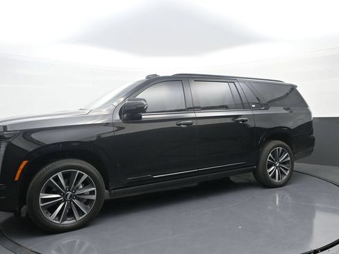 Used 2025 Cadillac Escalade ESV Sport w/ Touring Package AWD/4WD image 4