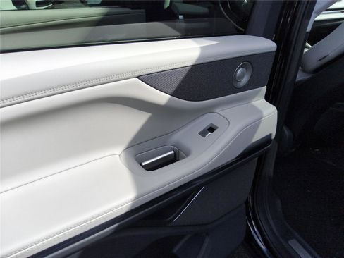 New 2026 Lincoln Navigator L Reserve AWD/4WD image 17