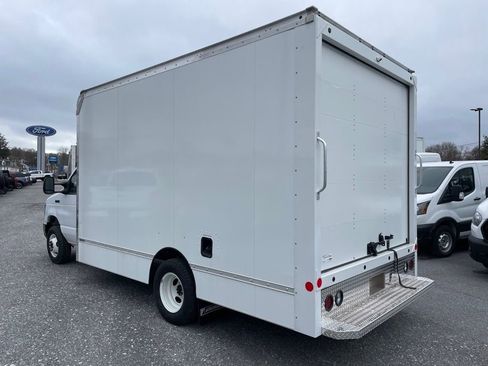Used 2024 Ford E-450 and Econoline 450 Super Duty w/ Driver's Safety Package RWD image 7