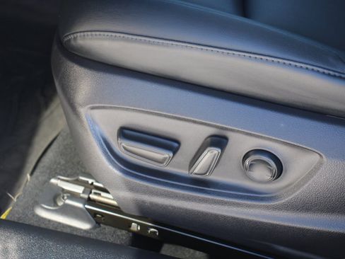 Used 2019 Toyota Prius XLE image 12