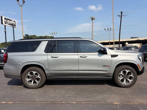 Used 2026 GMC Yukon XL AT4 w/ AT4 Premium Plus Package AWD/4WD image 9