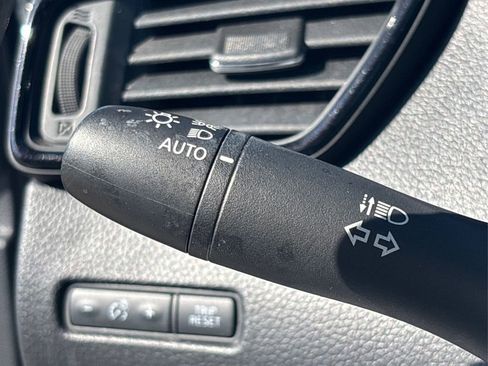 Used 2020 Nissan Rogue S image 25