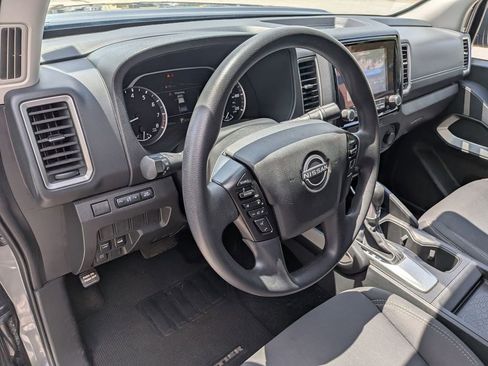 Used 2024 Nissan Frontier SV AWD/4WD image 17