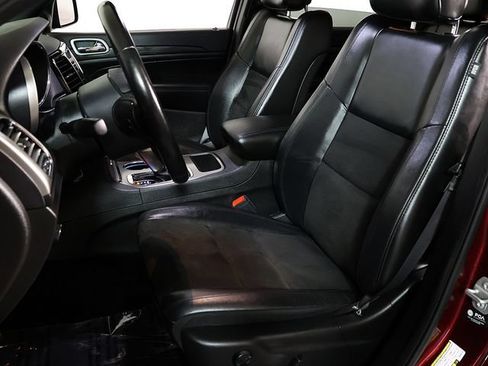 Used 2021 Jeep Grand Cherokee Laredo X AWD/4WD image 4