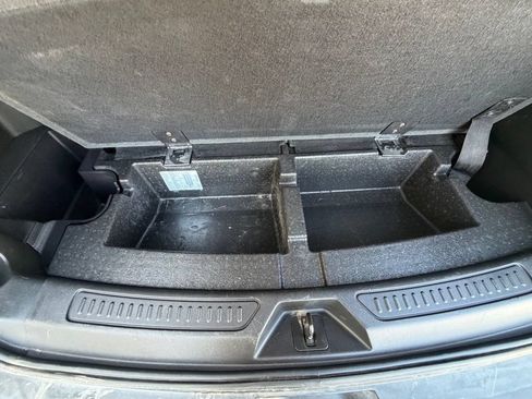 Used 2018 GMC Acadia SLE FWD image 30