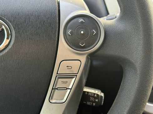 Used 2017 Toyota Prius V Three image 28