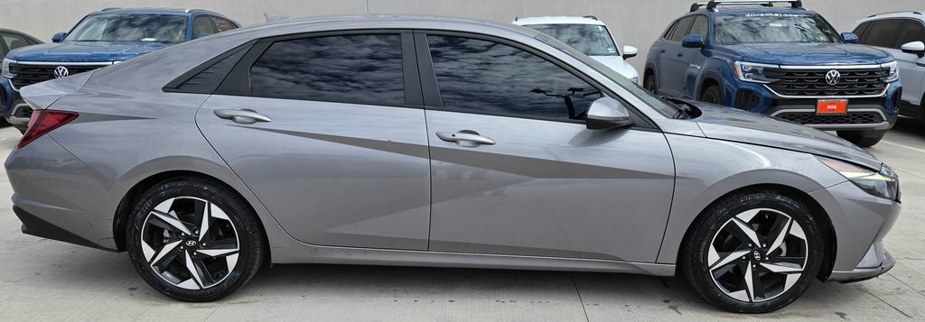 Used 2023 Hyundai Elantra SEL w/ Convenience Package FWD image 4