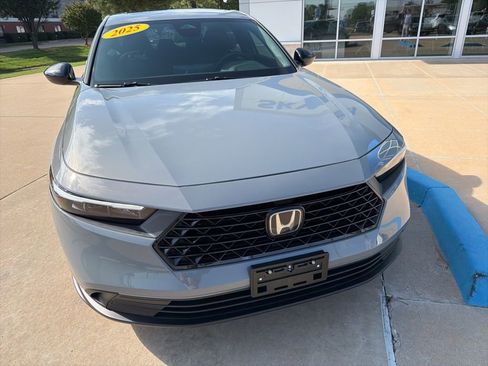 Used 2025 Honda Accord Sport image 2