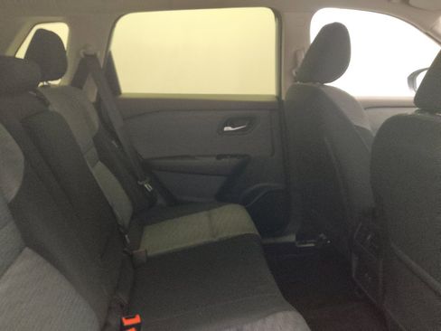 Used 2023 Nissan Rogue SV FWD image 19