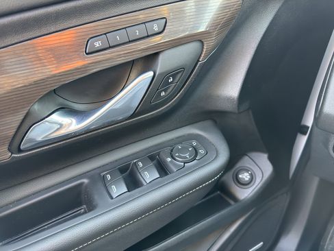 Used 2024 GMC Terrain Denali w/ Denali Premium Package image 24