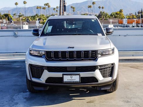 New 2026 Jeep Grand Cherokee Altitude RWD image 3