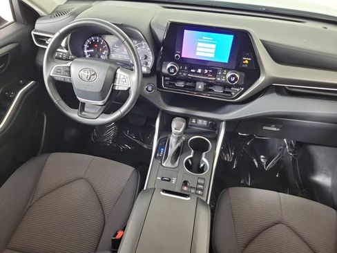 Used 2023 Toyota Highlander LE FWD image 16
