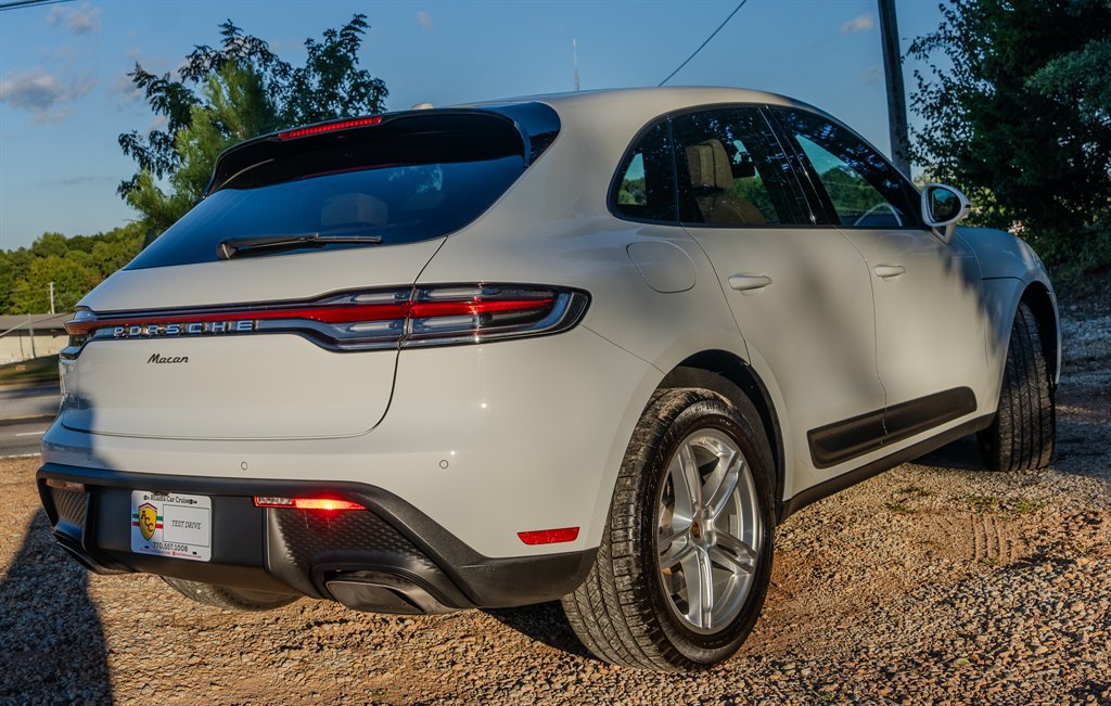 Used 2022 Porsche Macan AWD/4WD image 5