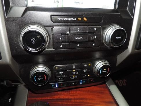 Used 2019 Ford F150 King Ranch w/ Equipment Group 601A Luxury AWD/4WD image 34