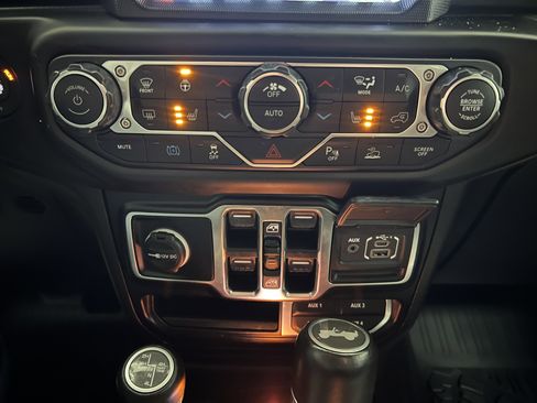 Used 2021 Jeep Wrangler Unlimited Sahara image 21