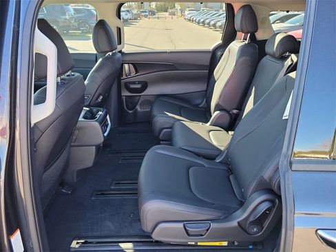 New 2026 Kia Carnival SX image 16