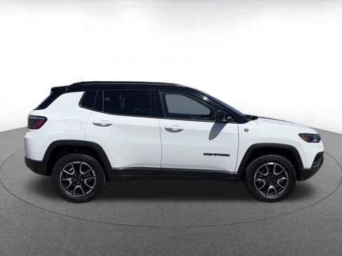Used 2025 Jeep Compass Trailhawk w/ Trailer Tow Group AWD/4WD image 16