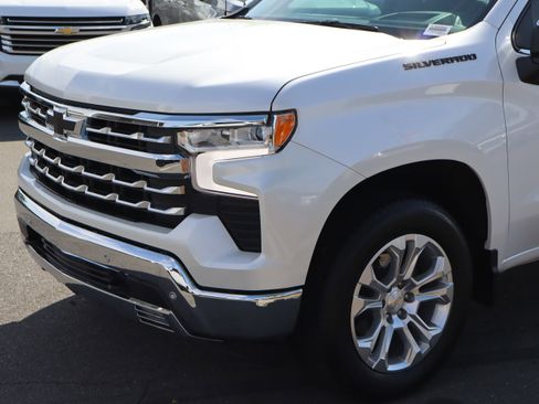 Used 2024 Chevrolet Silverado 1500 LTZ w/ Technology Package AWD/4WD image 6