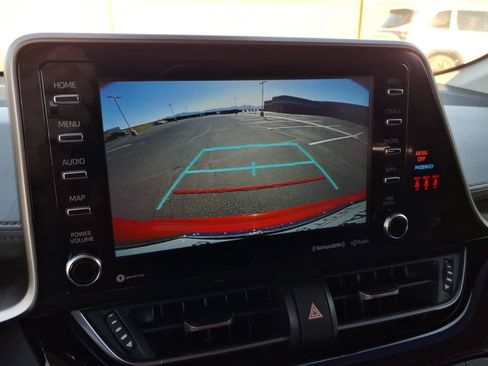 Used 2022 Toyota C-HR Limited FWD image 32