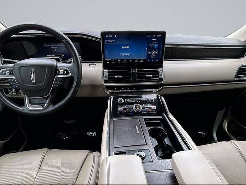 Used 2022 Lincoln Navigator Reserve AWD/4WD image 15