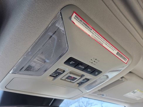 Used 2023 Toyota RAV4 XLE Premium image 12