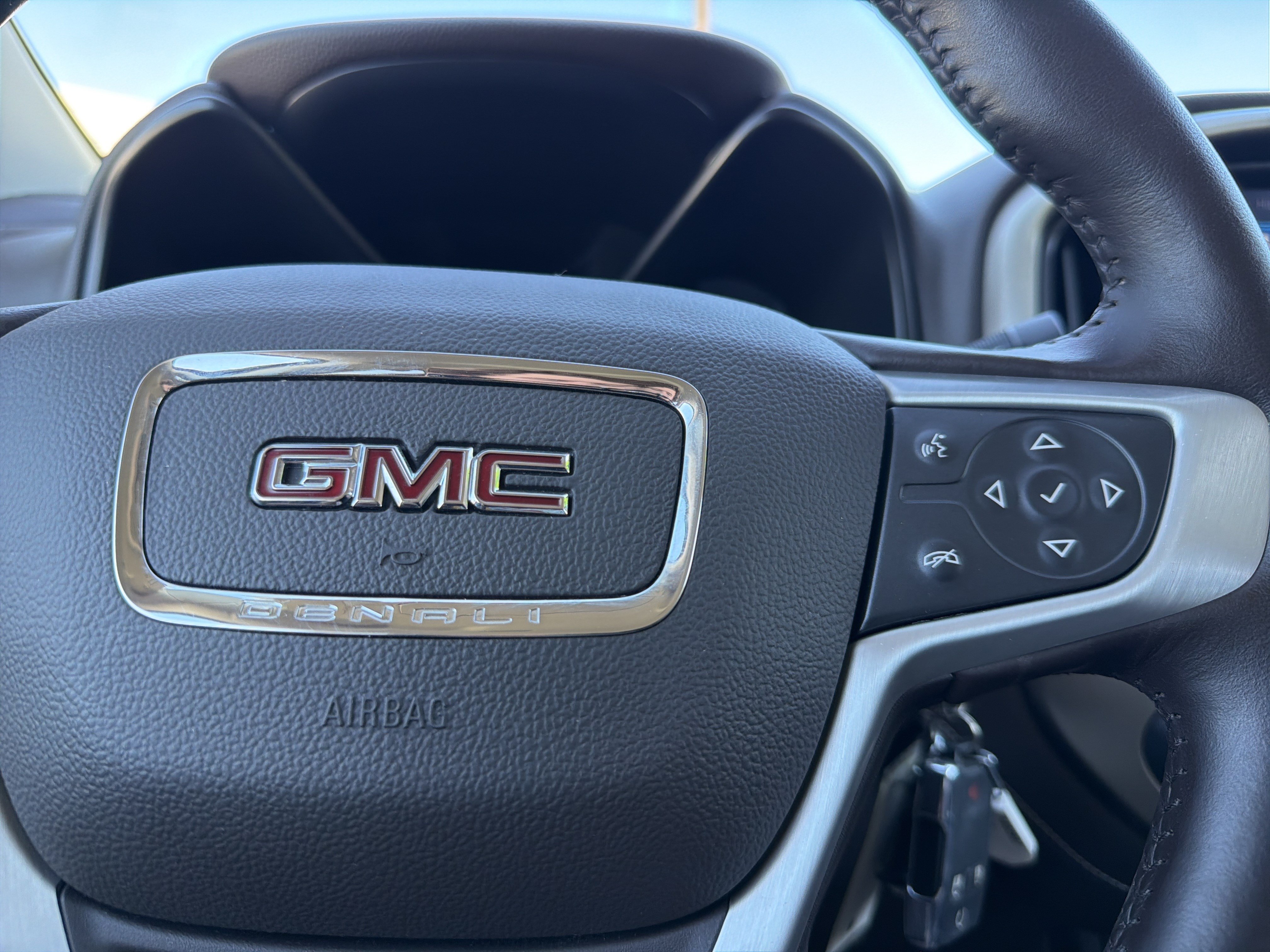 Used 2021 GMC Canyon Denali RWD image 9