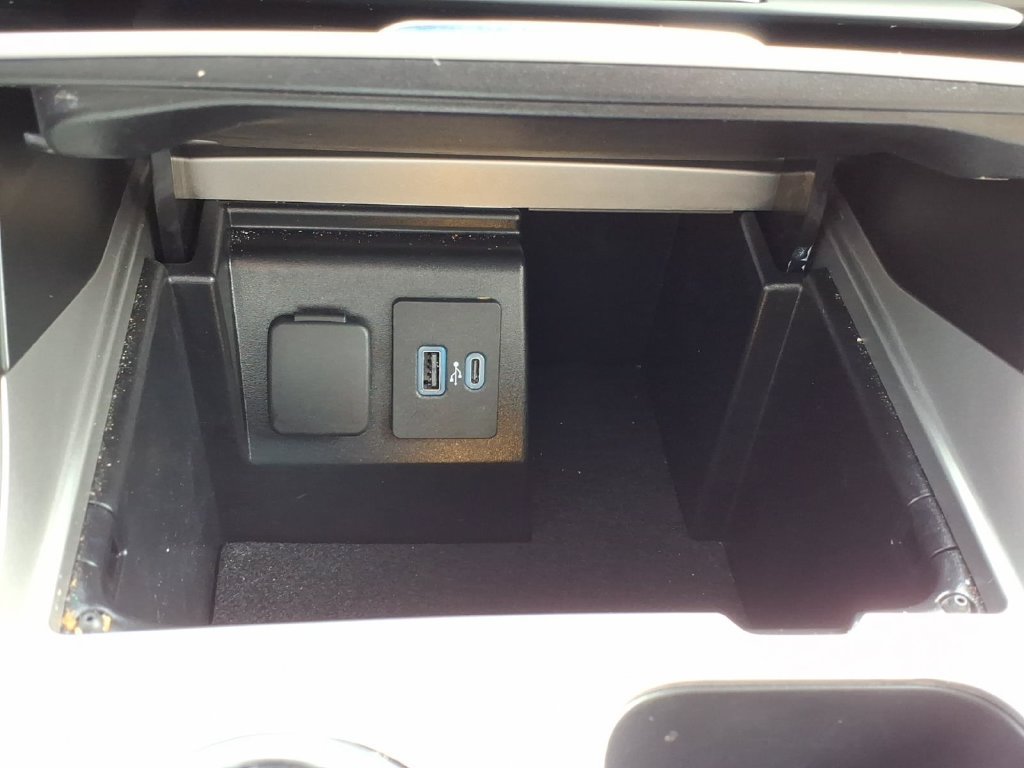 Used 2023 Ford Explorer Limited w/ Equipment Group 301A AWD/4WD image 25