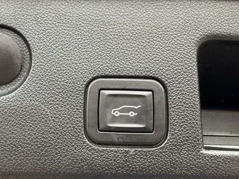Used 2025 Chevrolet Equinox RS w/ Safety and Technology Package FWD image 38