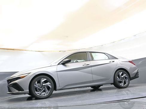Certified 2025 Hyundai Elantra Sport FWD image 29