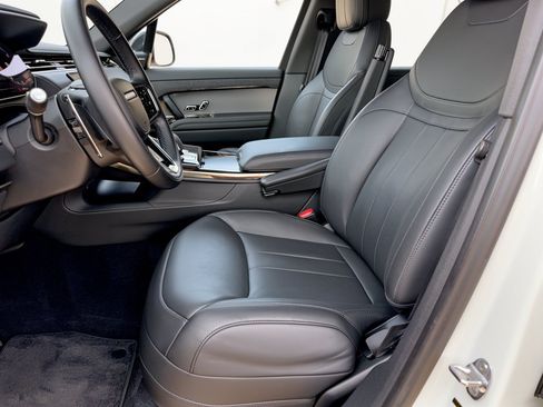 Used 2025 Land Rover Range Rover Sport SE AWD/4WD image 5