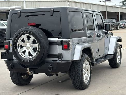 Used 2013 Jeep Wrangler Unlimited Sahara w/ Connectivity Group AWD/4WD image 5