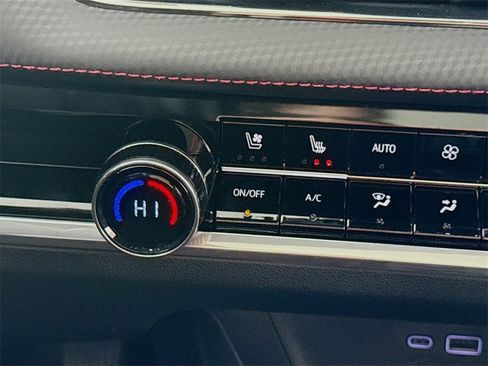 Used 2025 Chevrolet Equinox RS w/ Safety and Technology Package image 14