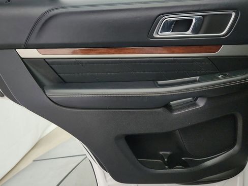 Used 2018 Ford Explorer Platinum AWD/4WD image 28