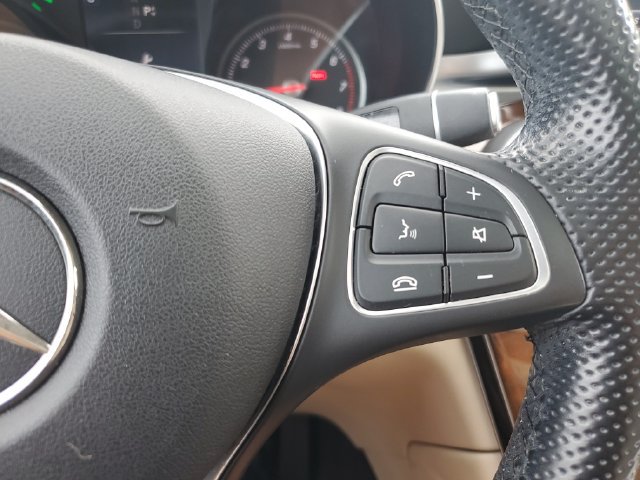 Used 2018 Mercedes-Benz GLC 300 4MATIC image 24