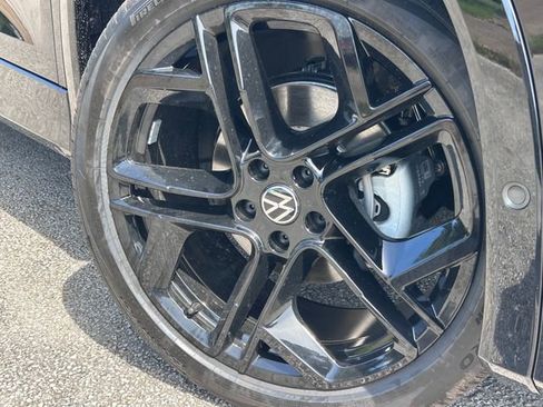 New 2026 Volkswagen Tiguan SE R-Line FWD image 2