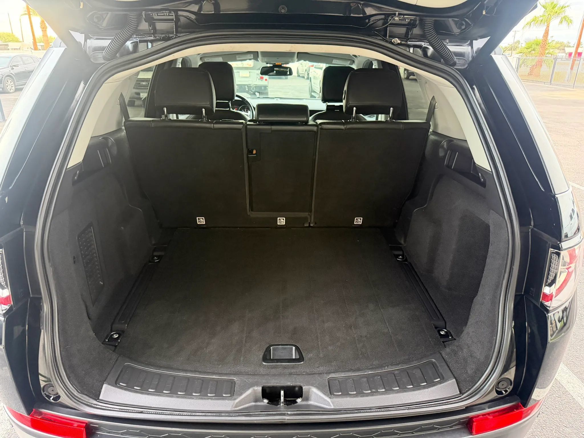 Used 2018 Land Rover Discovery Sport SE AWD/4WD image 9