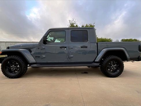 New 2025 Jeep Gladiator Sport image 13