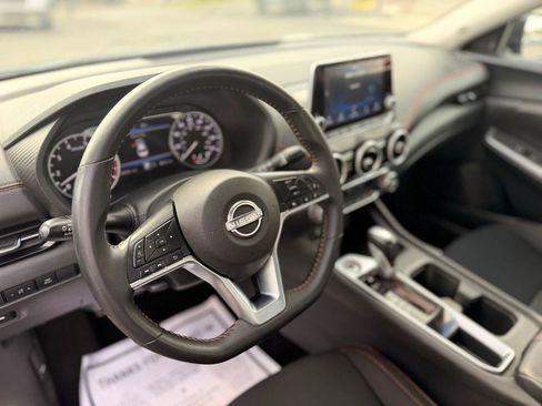 Used 2025 Nissan Sentra SR FWD image 11