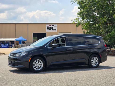 Used 2020 Chrysler Voyager Lxi FWD image 16