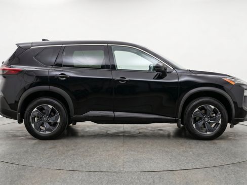 Used 2025 Nissan Rogue SV FWD image 11
