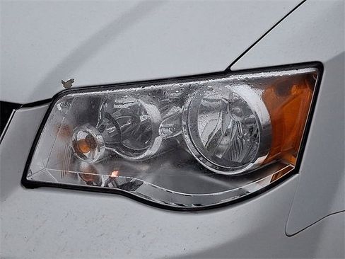 Used 2018 Dodge Grand Caravan SXT image 9